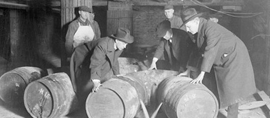 Imagen de la noticia: Un día como hoy, 16 de enero en la historia: 1920 entra en vigor la Ley Seca en Estados Unidos, la cual prohibió (sin éxito) la venta y consumo de bebidas alcohólicas