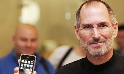 Imagen de la noticia: Un día como hoy, 9 de enero en la historia: 2007 Steve Jobs anuncia el lanzamiento del iPhone durante su charla en la Macworld.