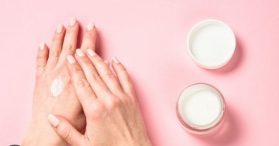 Imagen de la noticia: Repara las manos secas y agrietadas de forma sencilla