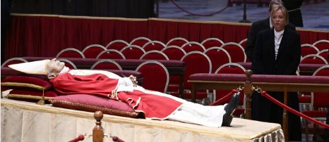 Imagen de la noticia: Roma: Abre la capilla ardiente de Benedicto XVI