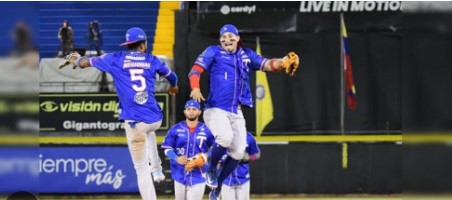 Imagen de la noticia: Lvbp (Final): Tiburones repite ante el Caracas 8 carreras por 2 y empata la serie final 2-2