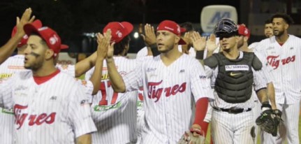 Imagen de la noticia: Lvbp (Round Robin): Tigres de Aragua lograron su primera victoria al derrotar 7 carreras por 0 a los Tiburones de La Guaira