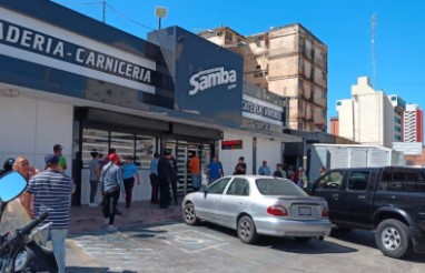 Imagen de la noticia: Municipio Maracaibo: Entre la vida y la muerte se encuentra vigilante herido en el supermercado Samba