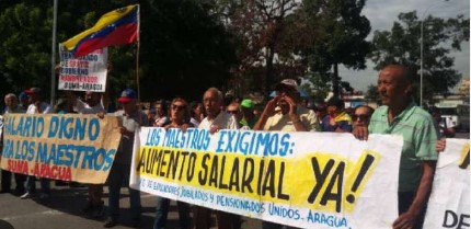 Imagen de la noticia: Docentes mantienen protestas en las calles