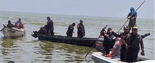 Imagen de la noticia: Municipio La Cañada de Urdaneta: Rescatan a cuatro pescadores quienes estaban sometidos por Piratas del Lago