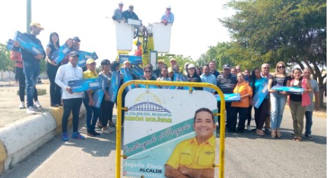 Imagen de la noticia: Municipio Simón Bolívar: Inician proceso de alumbrado de la Avenida Intercomunal