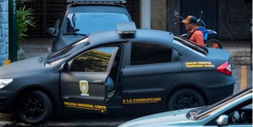 Imagen de la noticia: Detienen a tres jueces, dos militares y un alcalde en operativos contra la corrupción
