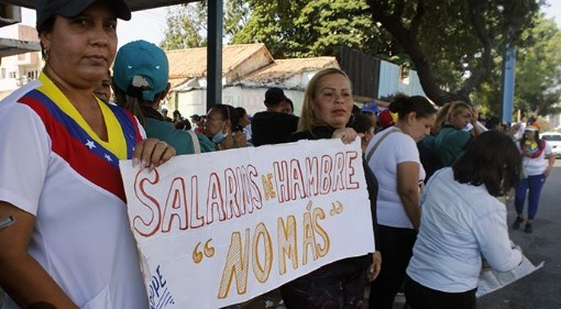 Imagen de la noticia: Docentes zulianos protestan: “He salido a mi trabajo y he dejado a mi hijo sin desayuno”