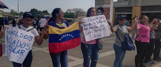 Imagen de la noticia: Docente zuliana: «No gano lo suficiente para hacerme una intervención quirúrgica que necesito»