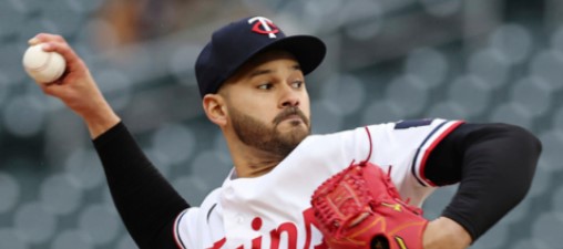 Imagen de la noticia: Mlb 2023: Cabimense Pablo Lopez se anota un triunfo ante la toletería de Kansas City