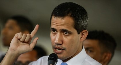 Imagen de la noticia: Guaidó viajó a Estados Unidos tras ser «expulsado» de Colombia: denuncia persecución a su familia