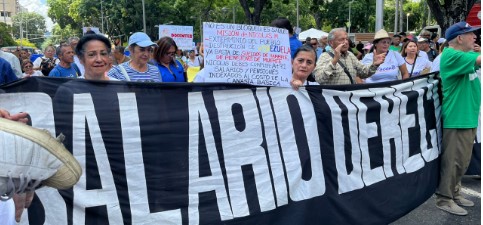 Imagen de la noticia: Este lunes 29, adultos mayores protestaron por pensiones dignas y calidad de vida