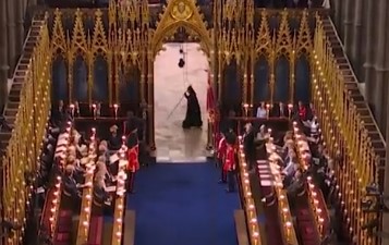 Imagen de la noticia: El misterioso personaje que se robó la atención durante la coronación de Carlos III