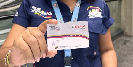 Imagen de la noticia: Fontur y transportistas terrestres firman implementación del Pasaje Digital