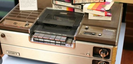 Imagen de la noticia: Un día como hoy, 7 de junio en la historia: 1975 la empresa japonesa Sony introduce la videograbadora Betamax para la venta al público