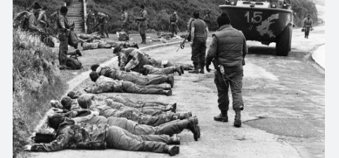 Imagen de la noticia: Un día como hoy, 10 de junio en la historia: 1982 en el océano Atlántico Sur los militares argentinos se rinden ante los británicos