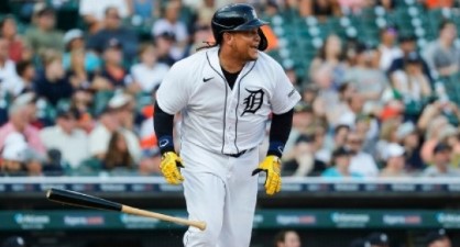 Imagen de la noticia: Miguel Cabrera conecta doble y se pone más cerca del récord de Tony Gwynn