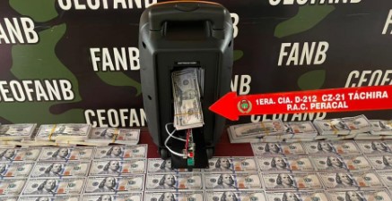Imagen de la noticia: Estado Táchira: Detienen a sujeto con más de $100 mil falsos en efectivo