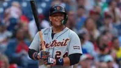Imagen de la noticia: Mlb: Miguel Cabrera pegó doble y se puso a tres de Hank Aaron en la lista histórica
