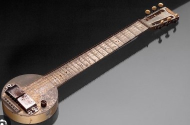 Imagen de la noticia: Un día como hoy, 10 de agosto en la historia: 1937 se patentó la primera guitarra eléctrica.