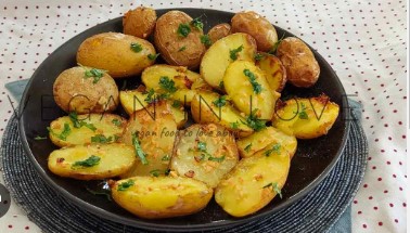 Imagen de la noticia: Papas horneadas al romero y cebolla