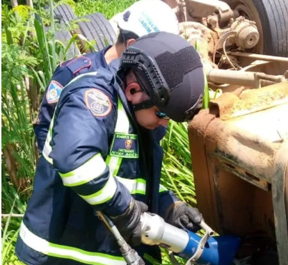 Imagen de la noticia: Un muerto y un herido tras volcase camión en Lara-Zulia