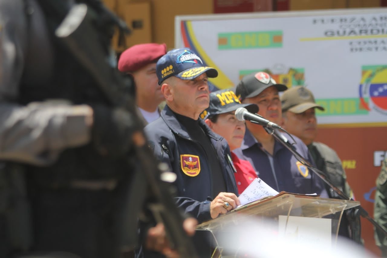 Imagen de la noticia: Ministro de Relaciones Interiores Remigio Ceballos informo el desmantelamiento total de la banda criminal “Tren de Aragua”