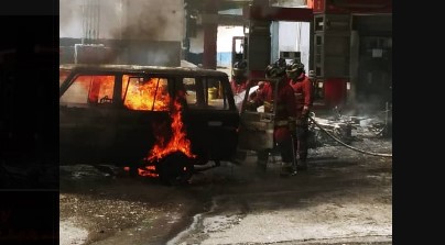 Imagen de la noticia: Caracas: Un jeep y dos motos se incendiaron en una estación de servicios