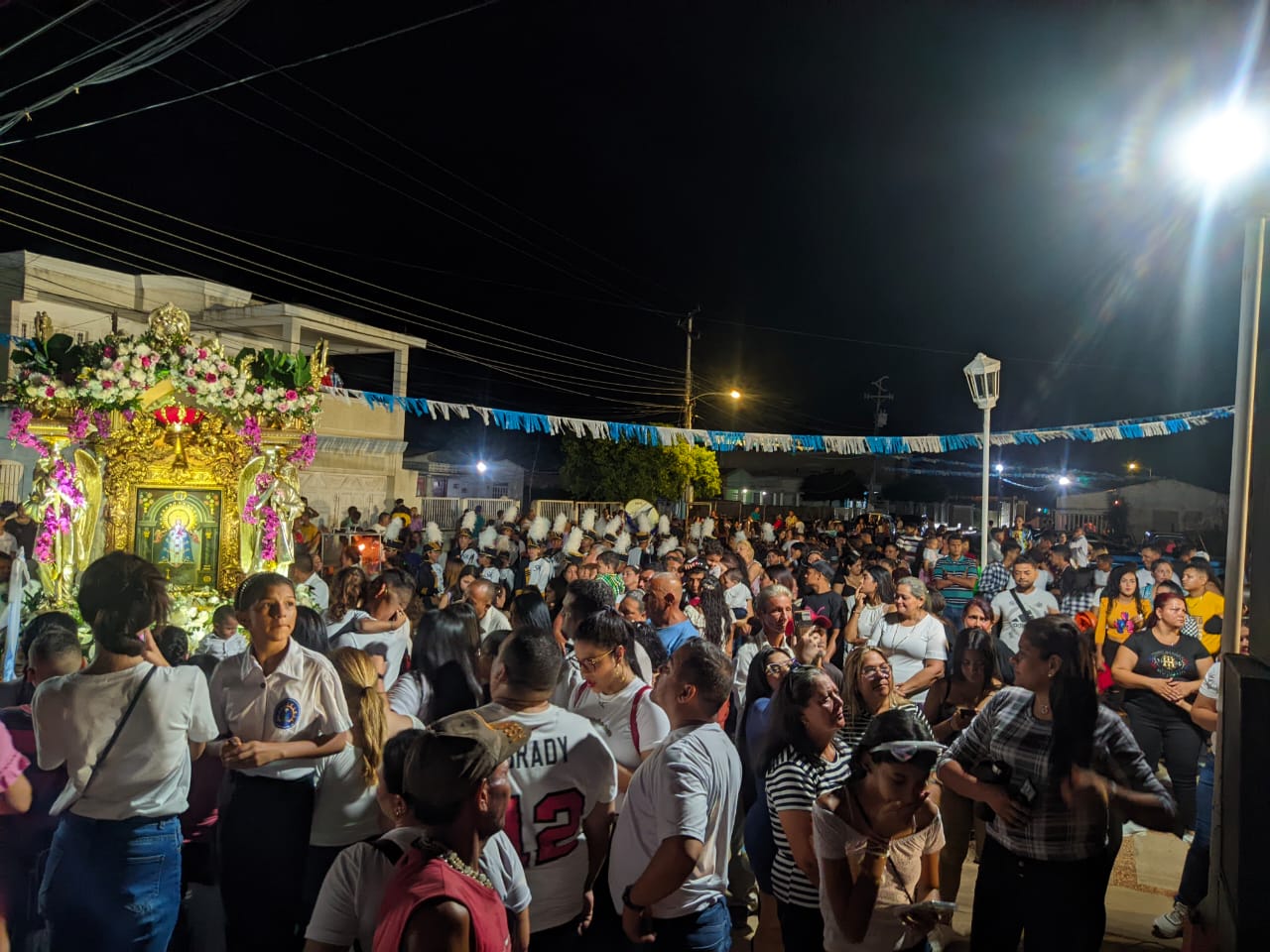 Imagen de la noticia: Municipio Santa Rita: Más de mil personas se congregaron en la Plaza Bolívar para conmemorar Día de la Virgen del Rosario de Aránzazu