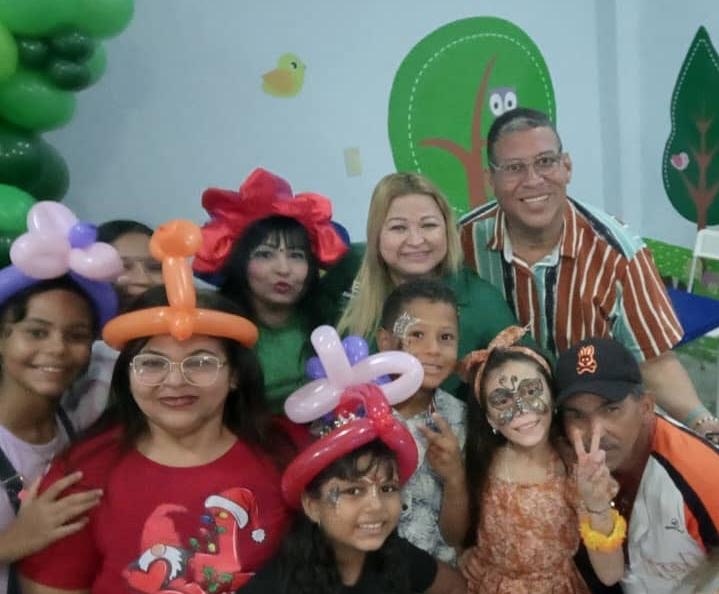 Imagen de la noticia: Municipio Cabimas: Primera Dama agasaja a ganadores del Festival de Ciencias Sociales
