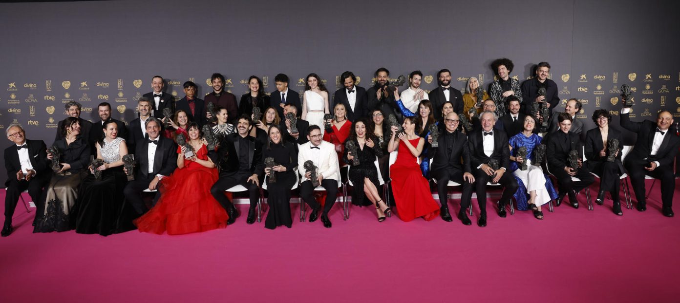 Imagen de la noticia: La gran noche de J.A. Bayona y La sociedad de la nieve en los Goya