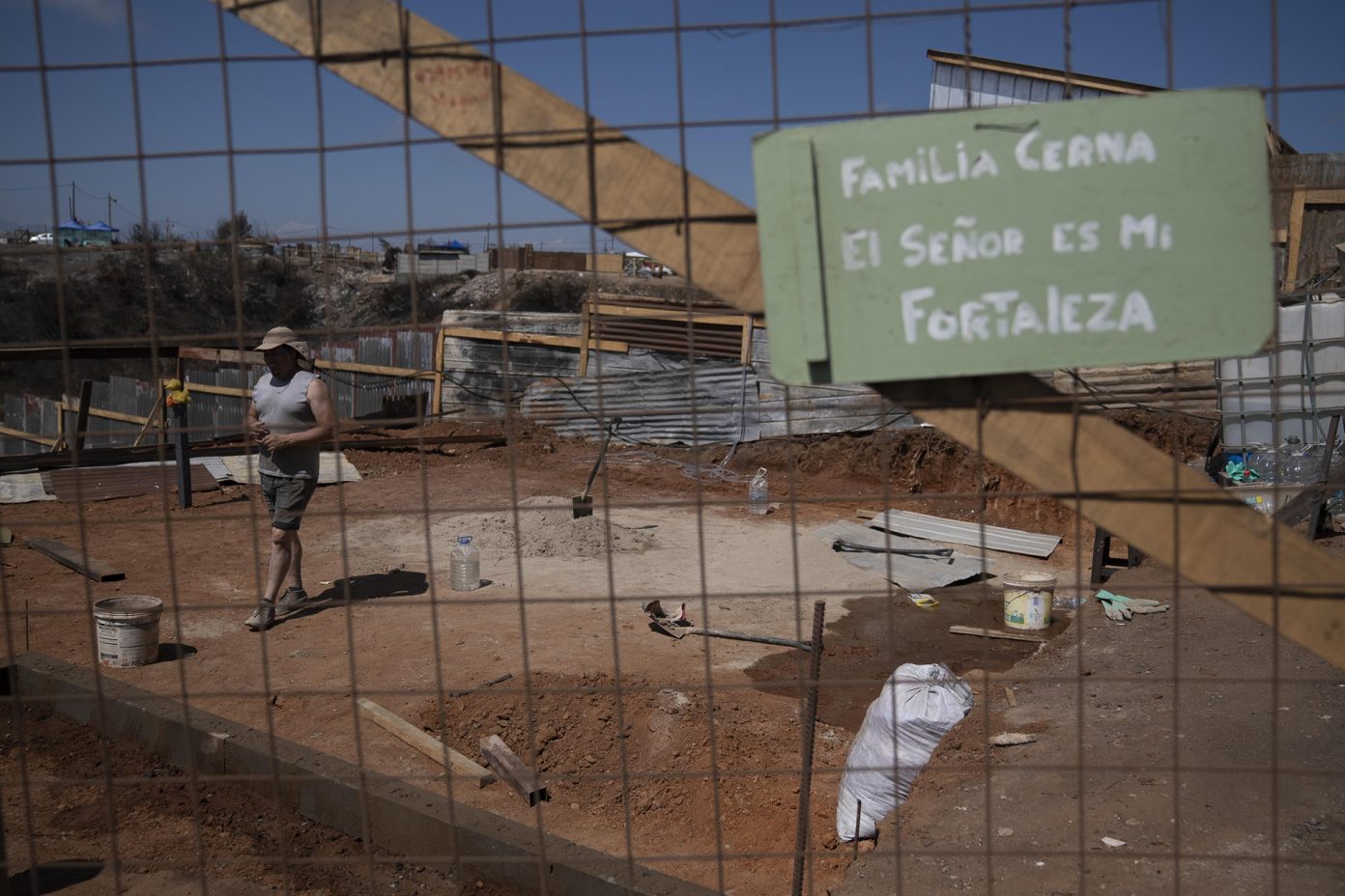 Imagen de la noticia: Familias inmigrantes en Chile enfrentan incierto futuro tras megaincendios de Viña del Mar