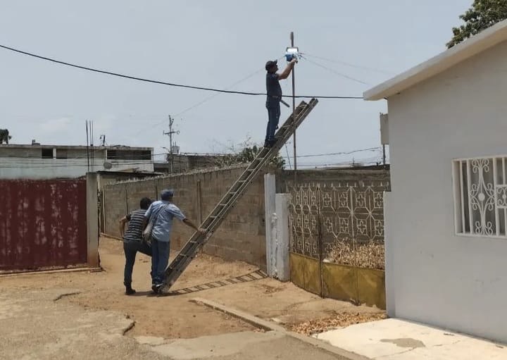 Imagen de la noticia: Municipio Santa Rita: Más de 20 familias beneficiadas con instalación de lámparas LED en la calle Periquito a Pie en el municipio.