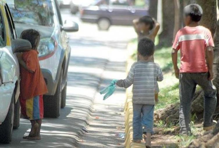 Imagen de la noticia: Estado Táchira: Detuvieron a una mujer por someter a sus hijos al trabajo informal y a la mendicidad