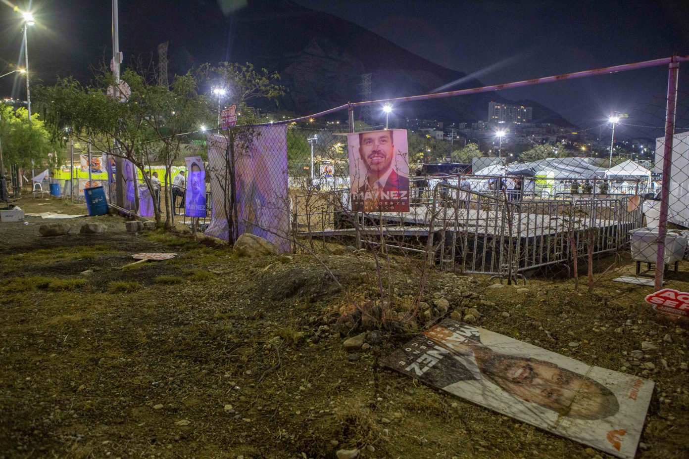 Imagen de la noticia: 9 muertos y 50 heridos al colapsar escenario durante mitin de candidato presidencial mexicano
