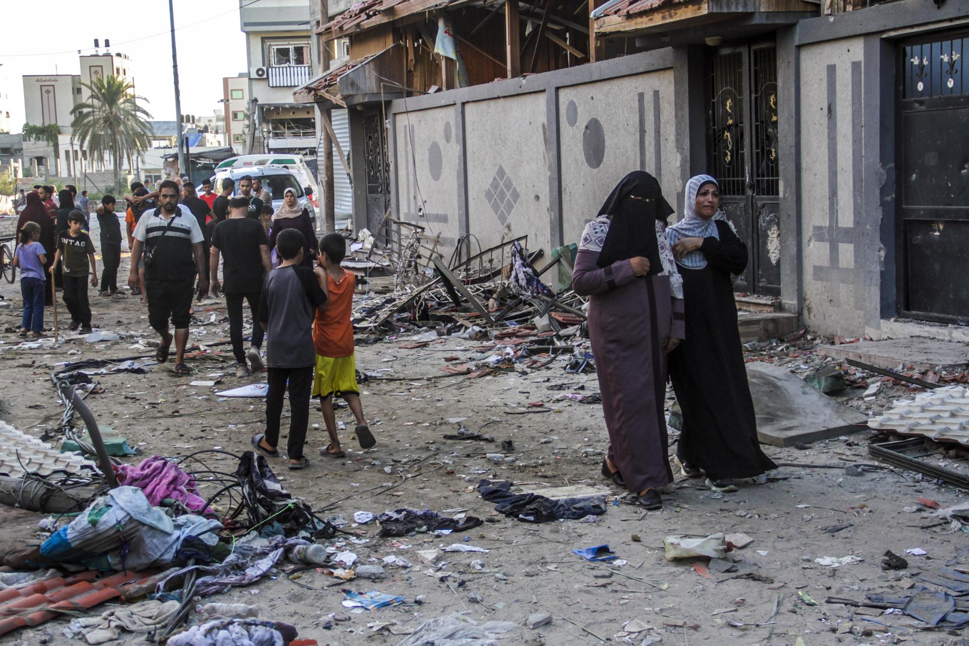 Imagen de la noticia: Familiares de los siete rehenes estadounidenses secuestrados en Gaza exigen un acuerdo