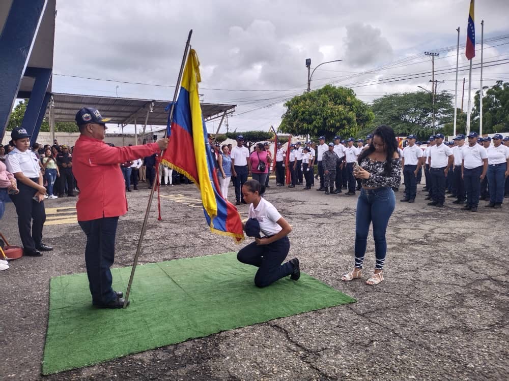 Imagen de la noticia: Municipio Cabimas: UNES Zulia realizó la ceremonia del ósculo a la bandera nacional
