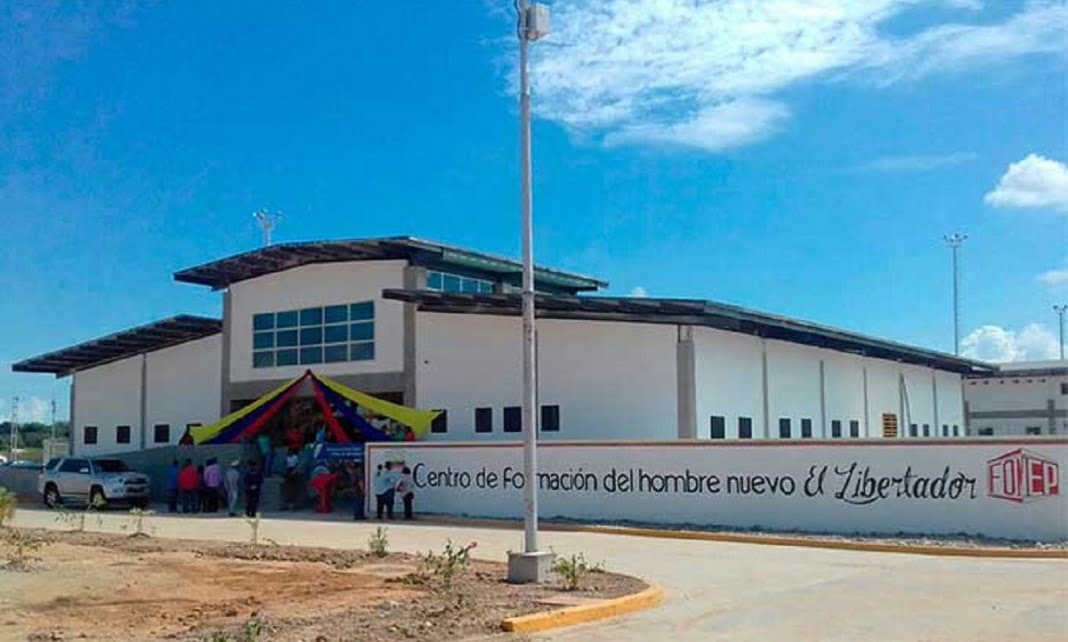 Imagen de la noticia: Estado Carabobo: Cárcel de Tocuyito: denuncian que presos sólo reciben dos vasos de agua por día