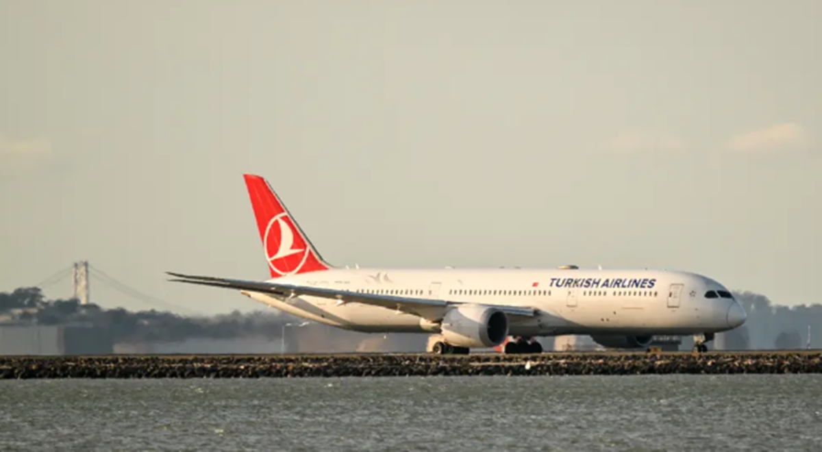 Imagen de la noticia: Estados Unidos: Murió piloto de Turkish Airlines en pleno vuelo: el avión logró aterrizar de urgencia