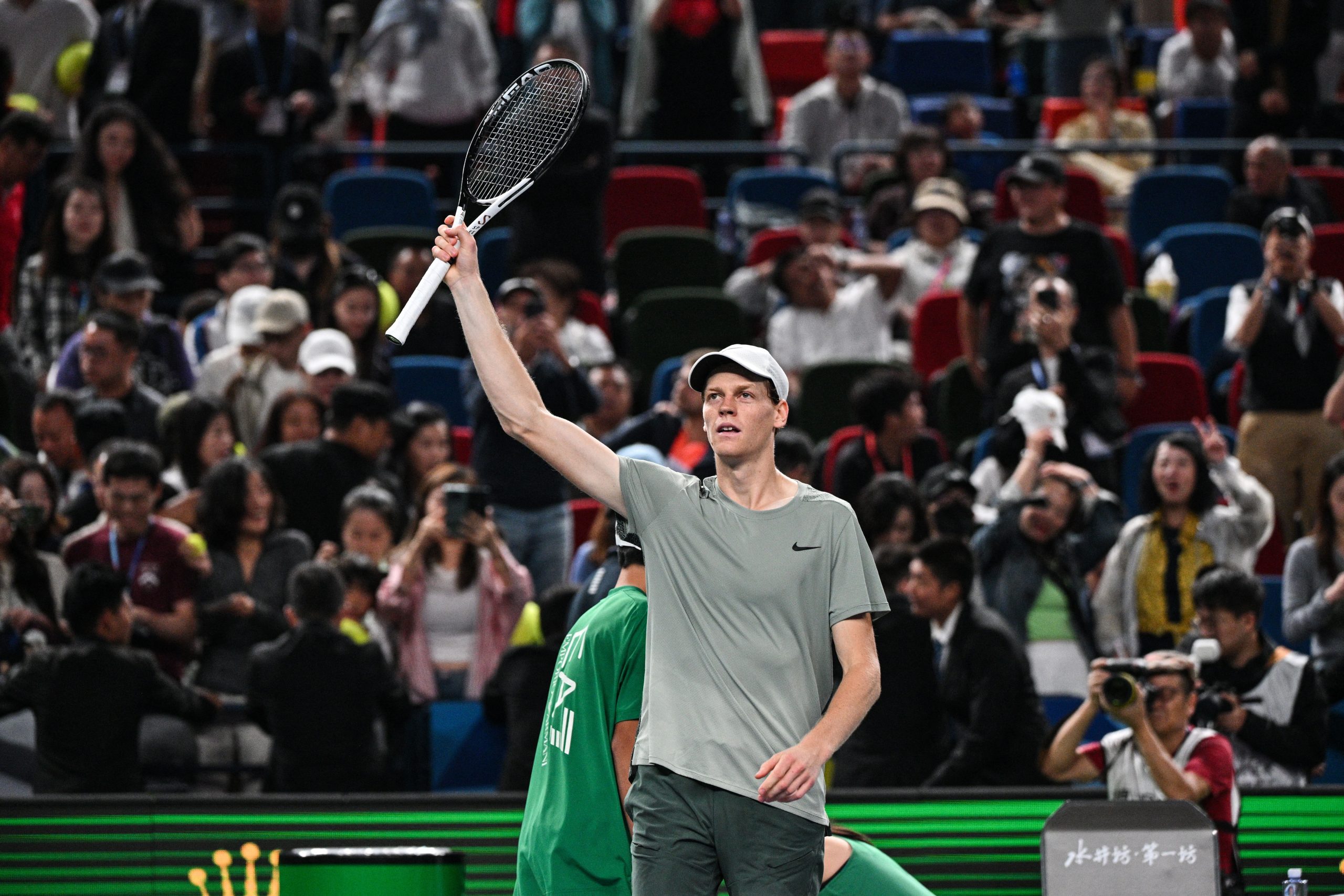 Imagen de la noticia: Tenis: Sinner se cita con Djokovic en la final de Shanghái