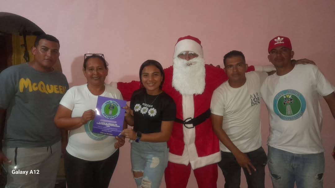 Imagen de la noticia: Municipio Cabimas: Coordinadores de la campaña «Una Ayuda Pa’ Cabimas» llevan alegría navideña a los niños del sector los Medanos parroquia Rómulo Betancourt