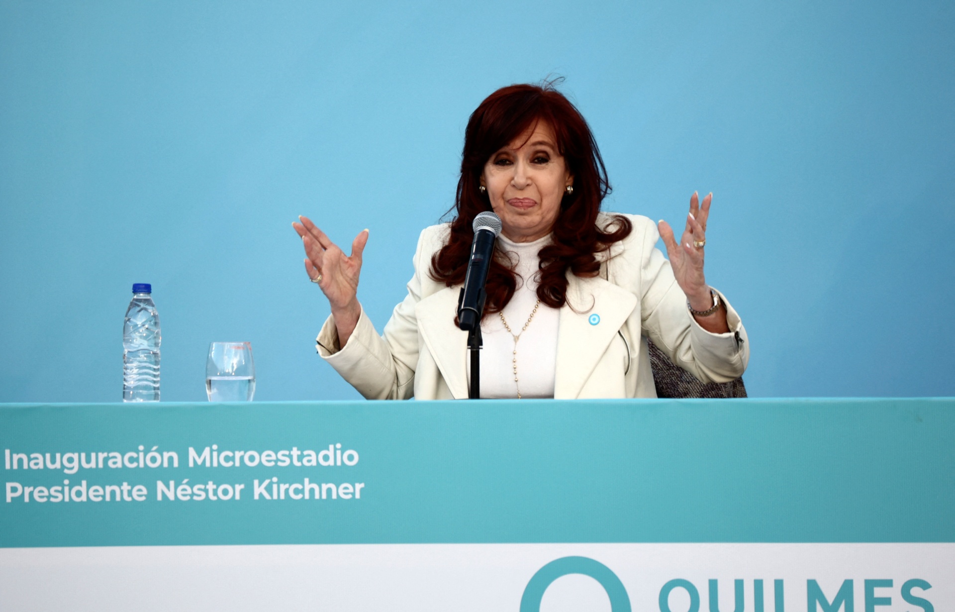 Imagen de la noticia: Argentina: La expresidenta Cristina Fernández de Kirchner, inhabilitada por corrupción, podría negociar su salida