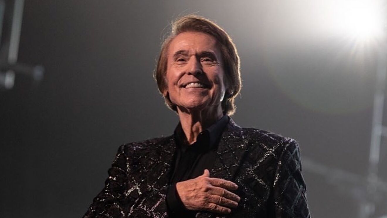 Imagen de la noticia: Música: Raphael pasará la Navidad en el hospital junto a su esposa