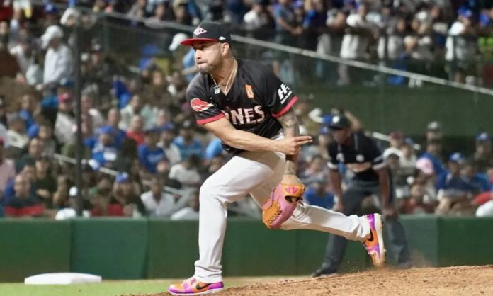 Imagen de la noticia: Béisbol: Silvino Bracho debuta con victoria con los Leones del Escogido