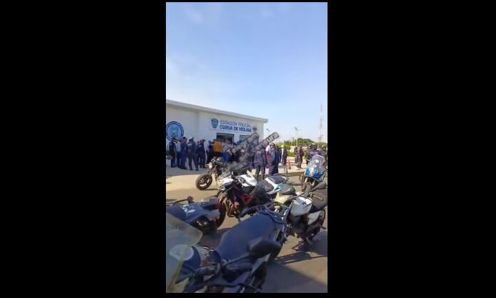 Imagen de la noticia: Municipio Maracaibo: Reos del comando de Polimaracaibo en La Curva toman a un policía como rehén