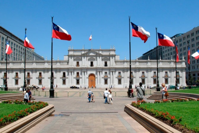 Imagen de la noticia: Chile: Murió guardia de palacio presidencial, fiscalía investiga presunto suicidio
