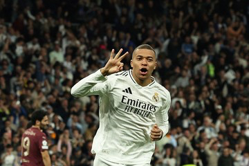 Imagen de la noticia: Futbol: Real Madrid aplastó al Manchester City con un Mbappé en llamas y está en octavos