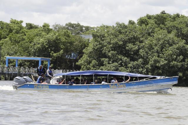 Imagen de la noticia: Panamá: Niña venezolana falleció en naufragio de lancha de migrantes