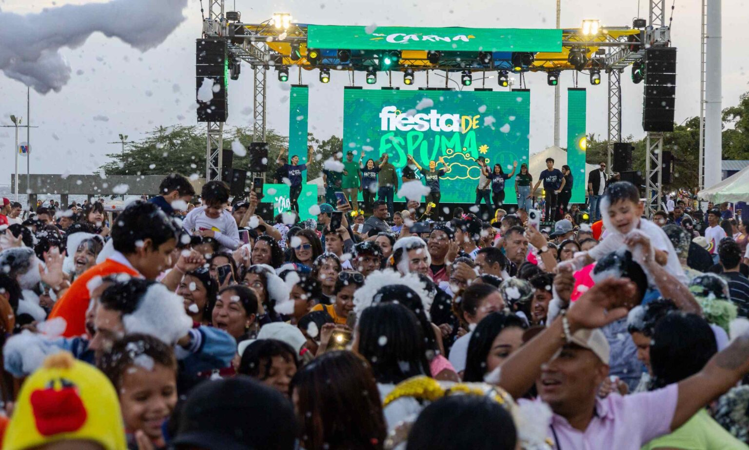 Imagen de la noticia: Municipio Maracaibo: La Vereda del Lago se llena de diversión con la Fiesta de Espuma de la Alcaldía