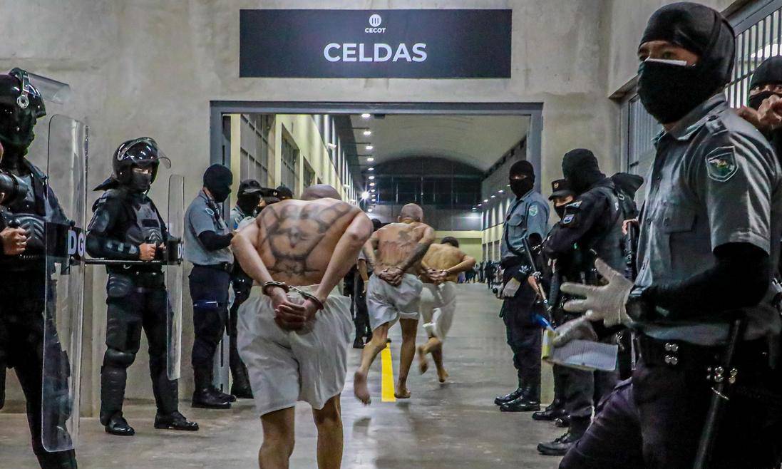 Imagen de la noticia: Fiscal tacha de “cínica” propuesta de Bukele y pide fe de vida de los 252 venezolanos